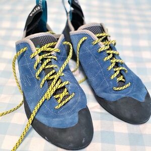 Scarpa Climbing Shoes - Like New!